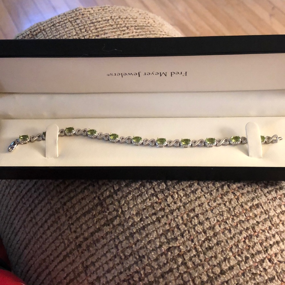 Tennis bracelet
